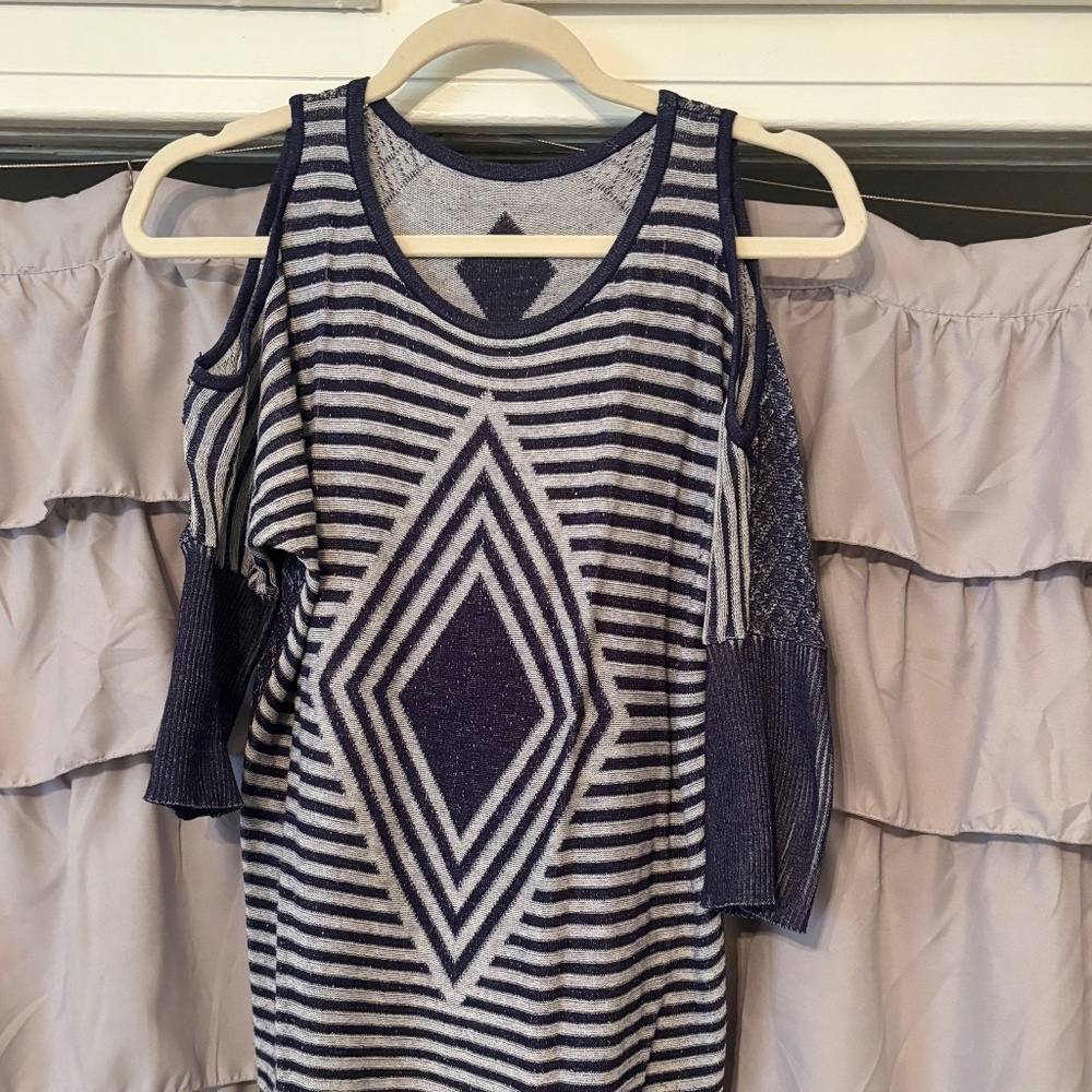 Peak-a-boo top